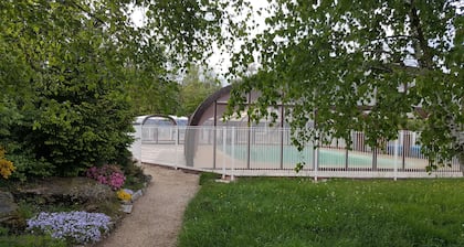 Chalet*** individuel, parfaitement équipé pour vos vacances, piscine couverte