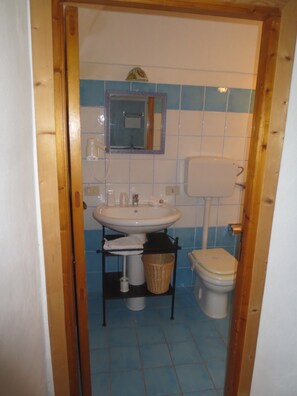 Dusche, Haartrockner, Bidet, Handtücher