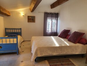 1 chambre, fer et planche Ă repasser, Wi-Fi, draps fournis