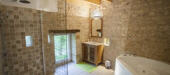 Unusual stay - Dovecote - Independent accommodation - Swimming pool - SPA - Terrace