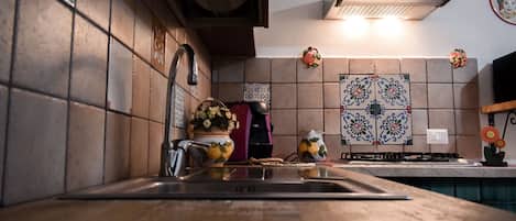 Fridge, microwave, oven, coffee/tea maker
