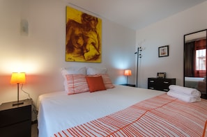 1 bedroom, desk, travel crib, free WiFi