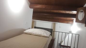 2 habitaciones, tabla de planchar con plancha y cuna de viaje