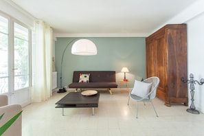 Flat-screen TV, offices