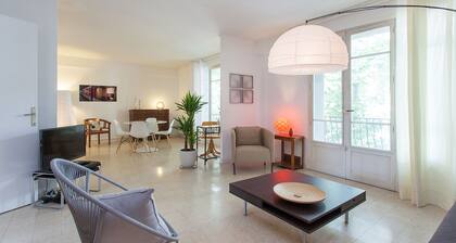 Chaleureux appartement avec garage aux Arceaux â