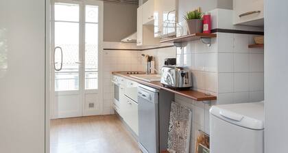 Chaleureux appartement avec garage aux Arceaux â