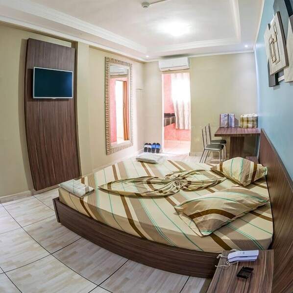 Bureau, Wi-Fi gratuit, draps fournis