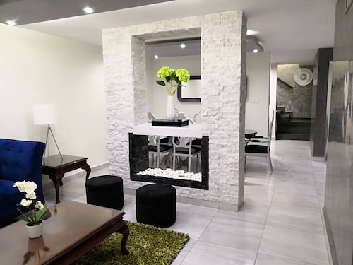 GRAN ALOJAMIENTO:) 5 HABITACIONES CON BAÑO Y CLIMA 