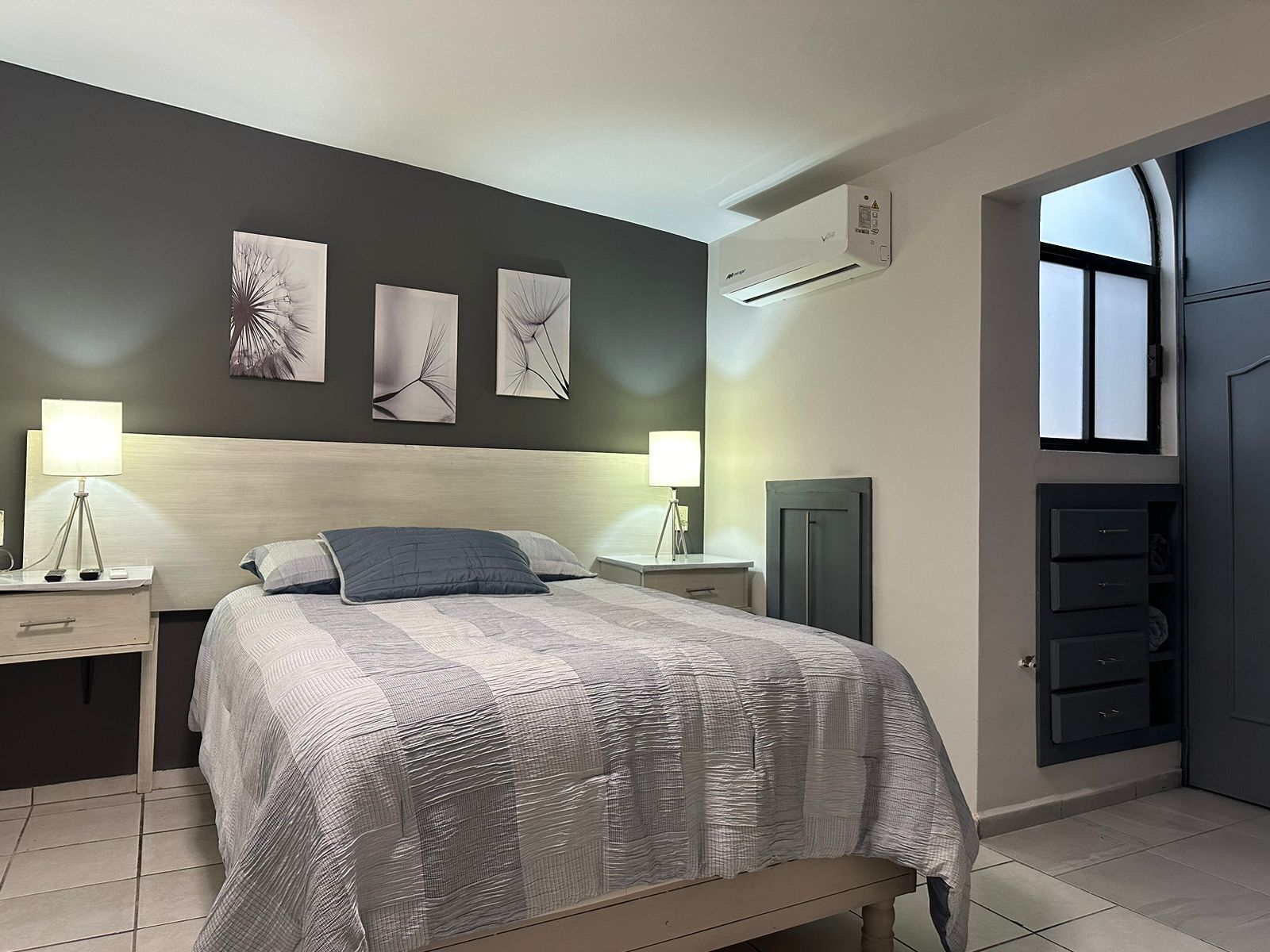 4 Schlafzimmer, Zimmersafe, Schreibtisch, Bügeleisen/Bügelbrett