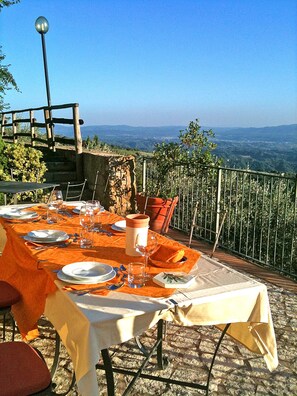 屋外ダイニングエリア