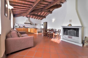 テレビ、DVD プレーヤー