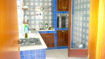 Réfrigérateur, four, plaque de cuisson, lave-vaisselle