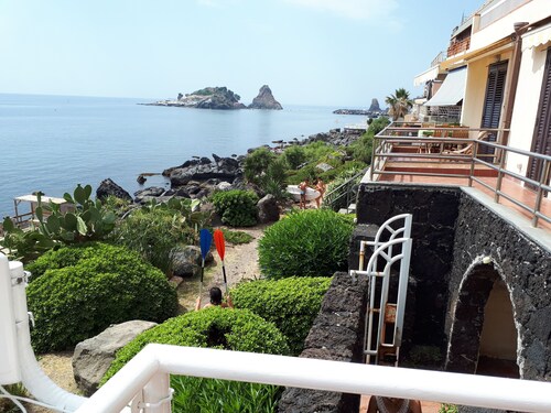 Panoramic apartment on the sea