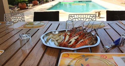 Somone: gran villa con aire acondicionado con piscina, 10 personas *, entre el mar y la laguna