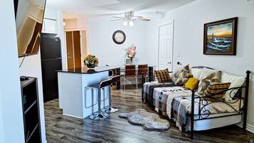 2 bedrooms, desk, iron/ironing board, free WiFi