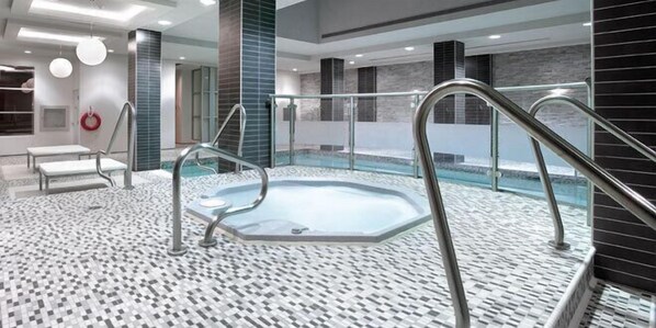 Spa - 2-Bed, 2-Bath Condo w/Pool & Parking by Square 1 (Mississauga)