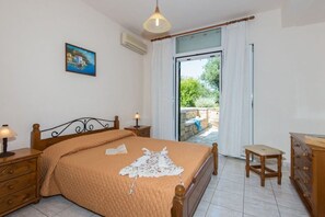 1 chambre, fer et planche à repasser, lit parapluie, Wi-Fi