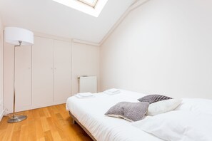 2 chambres, fer et planche à repasser, Wi-Fi gratuit, draps fournis