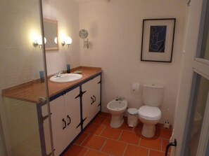 Hair dryer, towels, toilet paper
