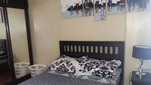 2 bedrooms, iron/ironing board, WiFi, bed sheets