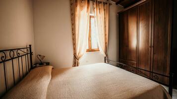 1 bedroom, travel crib, free WiFi