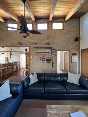 Smart-TV, Kamin, DVD-Player