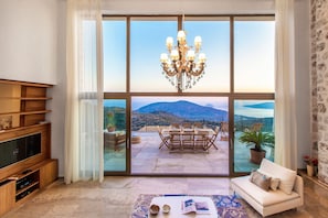 Smart-TV, Kamin, Videospiele, DVD-Player