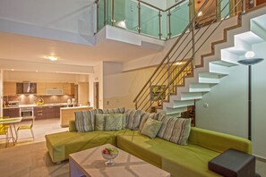 Televisión, chimenea y reproductor de DVD 