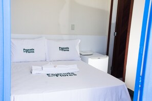 Comfort driepersoonskamer | Een bureau, geluiddichte muren, een strijkplank/strijkijzer, gratis wifi