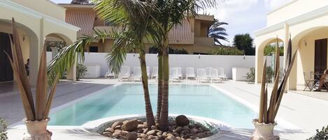 حمّام سباحة خارجي