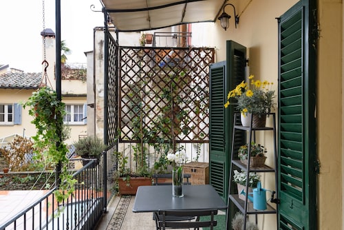 Apartment in the old town with 2 bedrooms, 2 bathroom and a large terrace