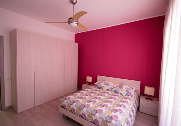 3 bedrooms, iron/ironing board, travel cot, free WiFi