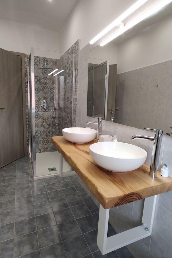 Hair dryer, towels, shampoo - Angela's House (Roma)