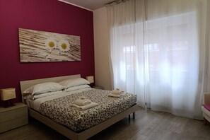 3 室のベッドルーム、アイロン / アイロン台、WiFi (無料)、ベッドシーツ