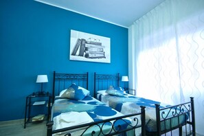 3 bedrooms, iron/ironing board, travel crib, free WiFi - Angela's House (Roma)