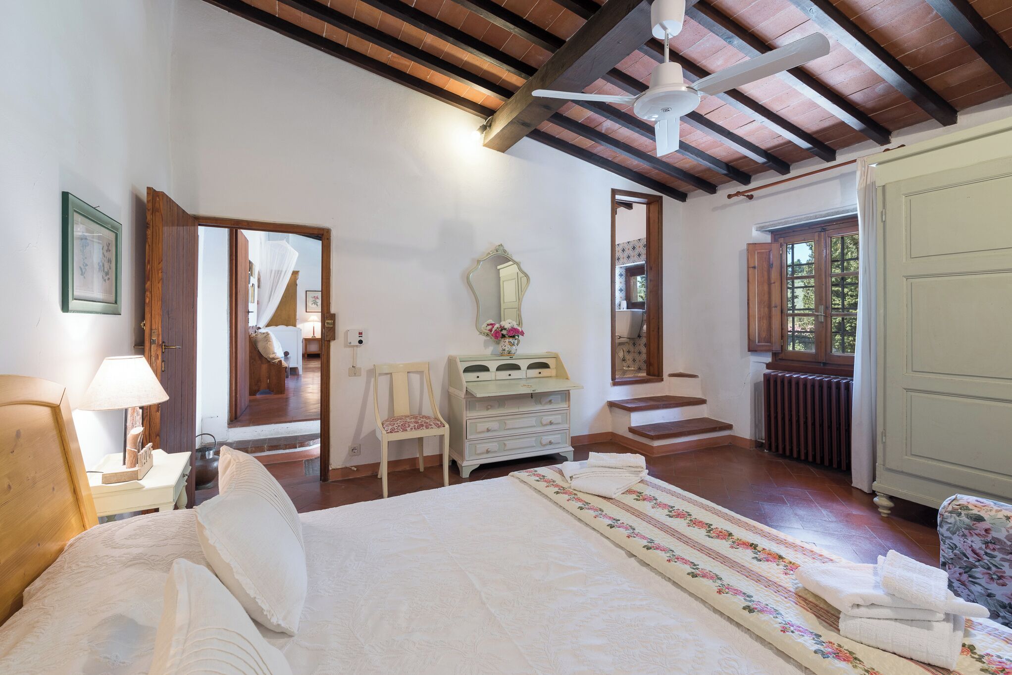 2 bedrooms, internet, bed sheets