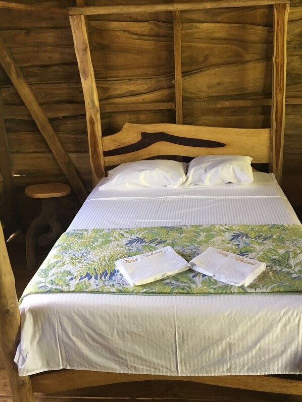 Tavanomainen mökki | 3 makuuhuonetta, ylelliset vuodevaatteet, untuvapeitot