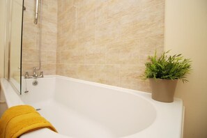 Standard-Apartment, 2 Schlafzimmer | Badezimmer