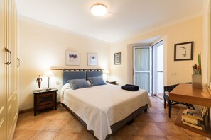 3 bedrooms, iron/ironing board, free WiFi, bed sheets - Spacious house in a very quiet area and close to all services (San Bartolomé de Tirajana)