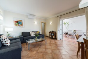 TV - Spacious house in a very quiet area and close to all services (San Bartolomé de Tirajana)