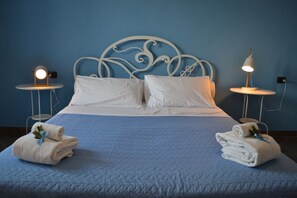 1 dormitorio, tabla de planchar con plancha, wifi y ropa de cama