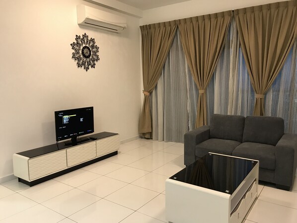 Flat-screen TV, table tennis