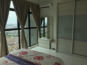 3 bedrooms, iron/ironing board, free WiFi, wheelchair access