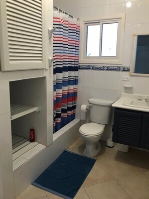 Handtücher, Seife, Shampoo, Toilettenpapier