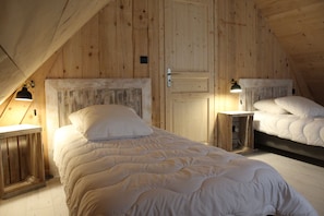 3 Schlafzimmer, Betten mit Memory-Foam-Matratzen, Bügeleisen/Bügelbrett