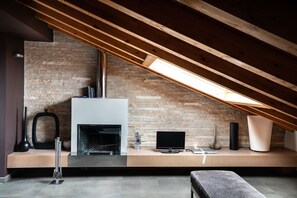 Smart TV, fireplace - Sant Agostino Loft in historical city center (Catania)