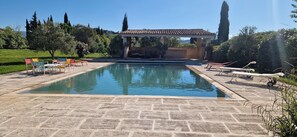 Outdoor pool - Les Mûriers: 55m2 gite for 2/4 people in a quiet location overlooking the Luberon and vineyards (Gargas)