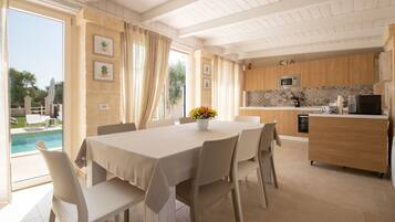 Biệt thự truyền thống | Bếp riêng