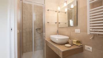 Biệt thự truyền thống | Phòng tắm | Buồng tắm vòi sen, đồ dùng nhà tắm miễn phí, máy sấy tóc