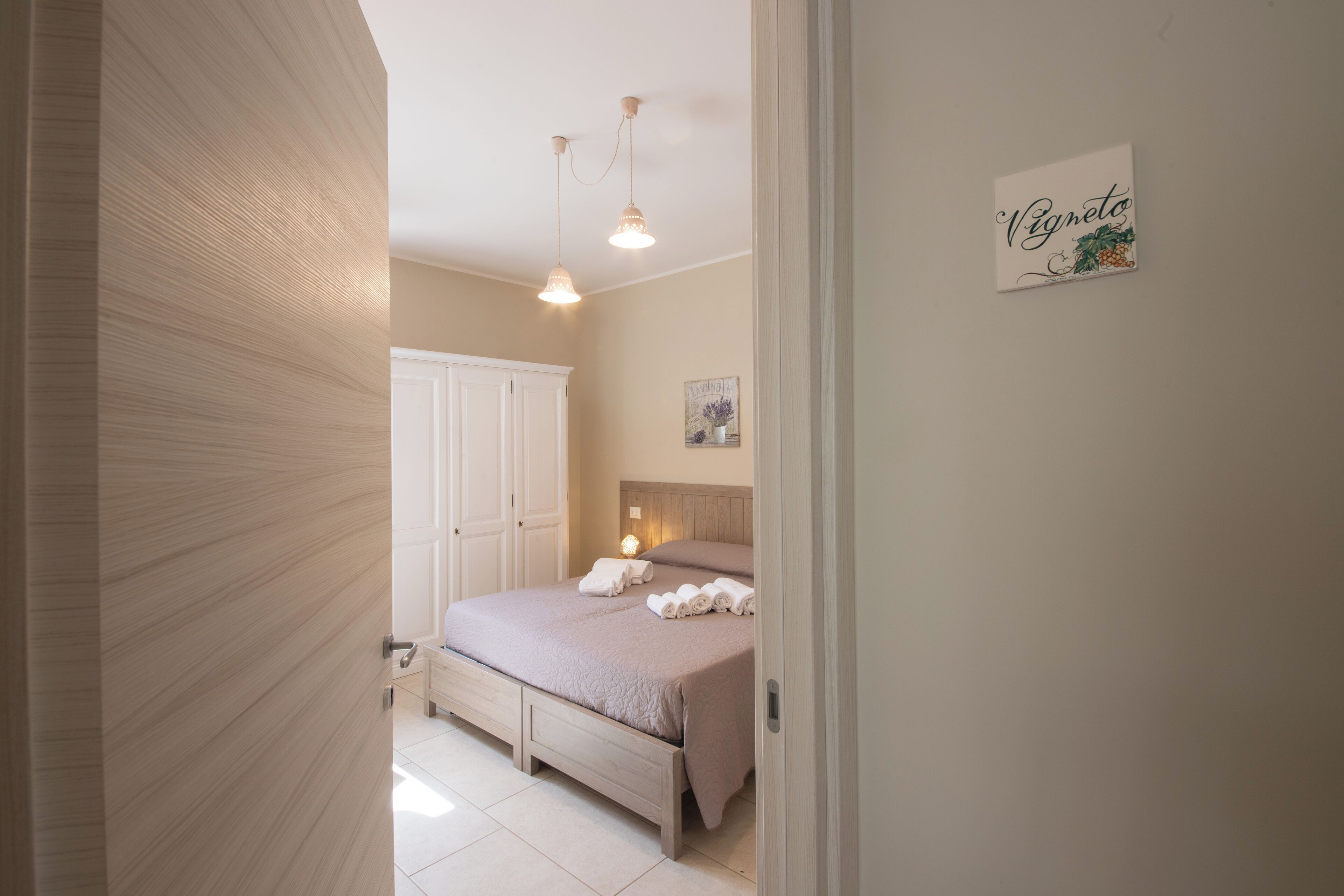 Villa Tradizionale | Minibar, una cassaforte in camera, una scrivania, tende oscuranti